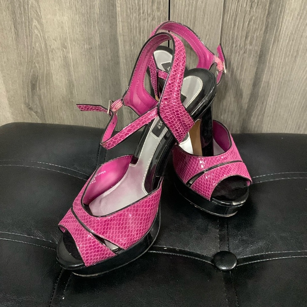 White House Black Market Magenta Faux Snake Skin Chunky Heel Open Toe Shoes 6.5M